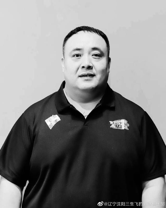 接受双侧乳腺切除手术的安吉丽娜·朱莉首度公开亮相,撑爱侣布拉德·皮特参加新片首映,引各路媒体争相拍摄。